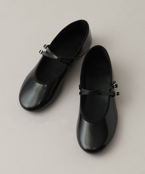 A part by（アパートバイ）の「ダブルストラップシューズ（バレエシューズ・レディース・アイボリー/ブラック・MEDIUM/LARGE）」の11枚目の写真