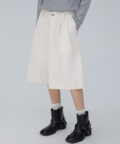 CHICKS(チックス)の「バミューダワイドコットンパンツアイボリー(その他パンツ・レディース・アイボリー・M/S)」の1枚目の写真