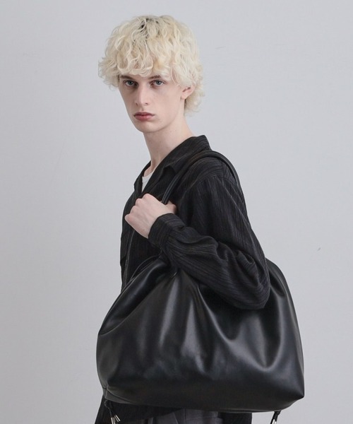 tk.TAKEO KIKUCHI(ティーケータケオキクチ)の「ドロスト2WAYトートバッグ(トートバッグ・メンズ・ブラック系/ブラック・00)」の5枚目の写真