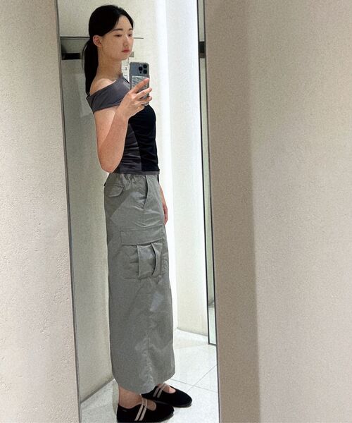 MUSINSA STANDARD WOMAN（ムシンサスタンダードウーマン）の「ウィメンズカーゴマキシスカート[ライトグレー]（スカート・レディース・その他・LARGE/MEDIUM/SMALL/X-SMALL）」の7枚目の写真
