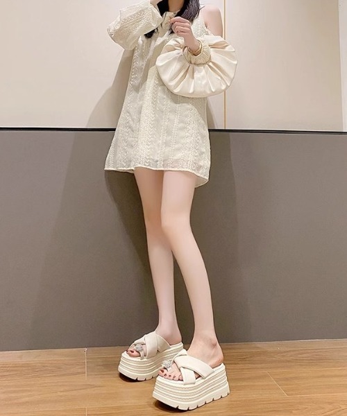 Mejoul(メジュール)の「【2026春夏新作】ビジューリング付 クロスベルト ボリュームソールサンダル(サンダル・レディース・ブラック/アイボリー/シルバー・L/M/S)」の10枚目の写真
