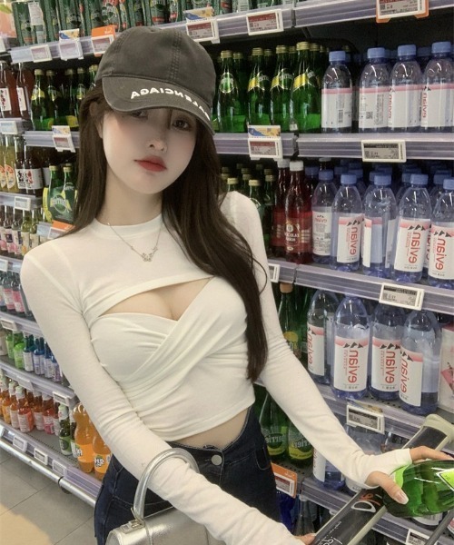 Ritzy(リッツィー)の「クロスデザインセクシークロップドトップス(Tシャツ/カットソー・レディース・ライトグリーン/ホワイト・M/L)」の7枚目の写真