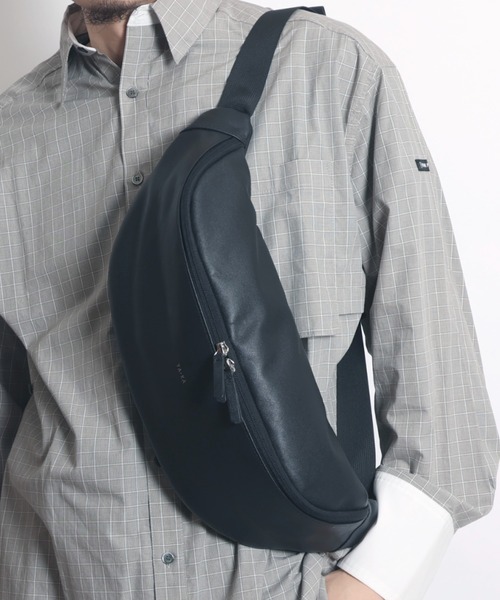 YArKA（ヤーカ）の「【YArKA/ヤーカ】real leather big size body bag [malhaut2] / 横長ウエストポーチ（ボディバッグ/ウエストポーチ・レディース・ブラック・FREE）」の15枚目の写真