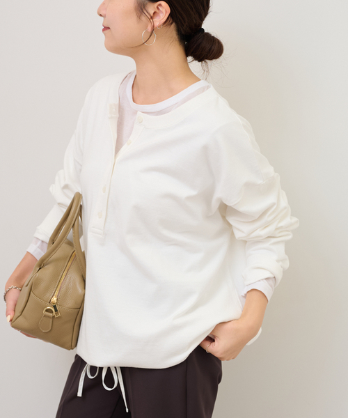JOURNAL STANDARD relume（ジャーナルスタンダード　レリューム）の「《WEB限定追加2》オーバーサイズヘンリーネック（Tシャツ/カットソー・レディース・ホワイト/ブラック/ブラック系その他・FREE）」の2枚目の写真