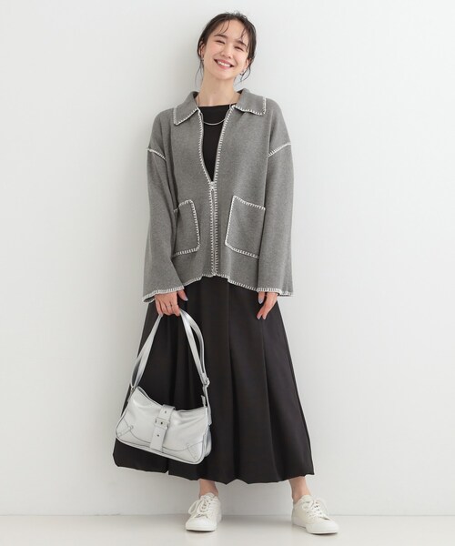 SHOO・LA・RUE（シューラルー）の「ステッチ襟付きが魅力な ジップニットカーディガン（カーディガン/ボレロ・レディース・オフホワイト/グレー/ライトグリーン・00）」の10枚目の写真
