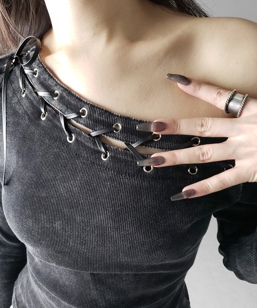 me+em select(ミームセレクト)の「【 2color 】ヴィンテージカットアウトレースアップワンショルリブトップス / vintage cutout laceup one shoulder lib tops ※※(Tシャツ/カットソー・レディース・ブラック/グレー・FREE)」の8枚目の写真