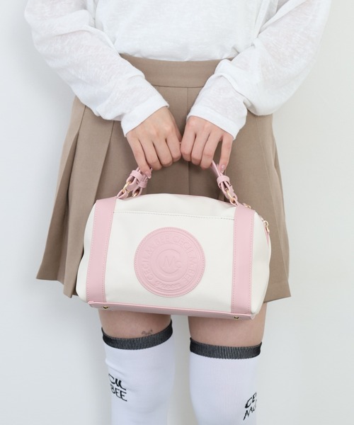 CECIL McBEE(セシルマクビー)の「Emblem Shoulder Bag(ボストンバッグ・レディース・ホワイト/ピンク/ベージュ・F)」の3枚目の写真