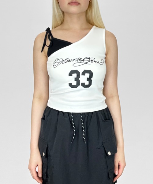 MATU:TA(マトゥータ)の「レイヤード風ロゴタンクトップ / カップ付き クロップド ミニ 夏服 ショルダーデザイン リボン レイヤード風 ロゴプリント フロントデザイン バイカラー 配色 カップあり ブラトップ 肩調節可能 カジュアル ストリート 海外ガール 4色展開 ホワイト ブラック グレー ネイビー(タンクトップ・レディース・ホワイト/ネイビー/ブラック/グレー・FREE)」の14枚目の写真