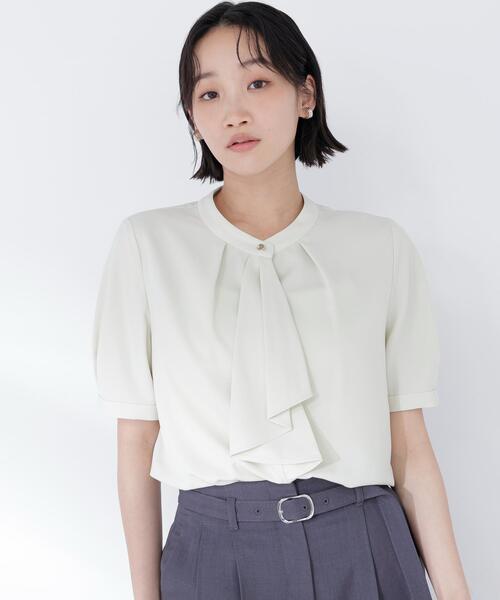 NATURAL BEAUTY BASIC(ナチュラルビューティーベーシック)の「◇ラッフルボウタイブラウス半袖(シャツ/ブラウス・レディース・ベージュ/イエロー/オフホワイト・SMALL/MEDIUM)」の3枚目の写真