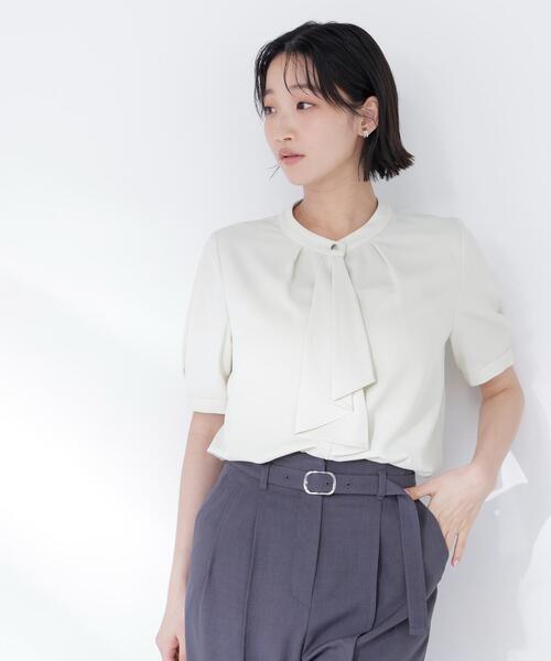 NATURAL BEAUTY BASIC(ナチュラルビューティーベーシック)の「◇ラッフルボウタイブラウス半袖(シャツ/ブラウス・レディース・ベージュ/イエロー/オフホワイト・SMALL/MEDIUM)」の6枚目の写真