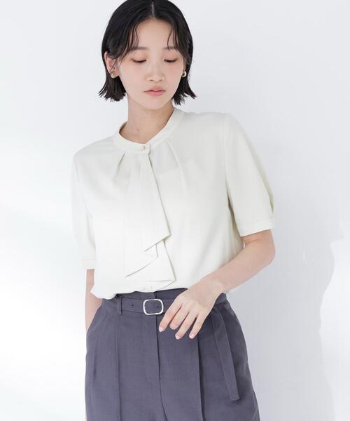NATURAL BEAUTY BASIC(ナチュラルビューティーベーシック)の「◇ラッフルボウタイブラウス半袖(シャツ/ブラウス・レディース・ベージュ/イエロー/オフホワイト・SMALL/MEDIUM)」の8枚目の写真