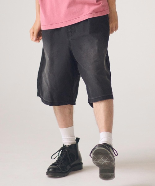 ADAM PATEK(アダムパテック)の「mp14756-blasted light moleskin wide shorts ショートパンツ(AP2618014)(その他パンツ・メンズ・ブルー/ブラック・2/1)」の1枚目の写真