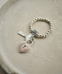 Jelly moo（ジェリームー）の「【 Jelly moo / ジェリームー 】 ロック＆キー チャーム ビーズリング（リング）」