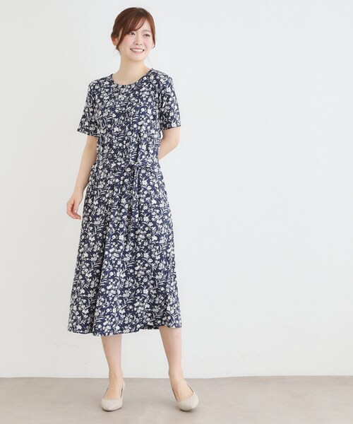 LAURA ASHLEY(ローラアシュレイ)の「【洗える/ジャージ素材/同柄アイテムあり】ライ柄ワンピース(ワンピース・レディース・ネイビー系・40/38)」の3枚目の写真