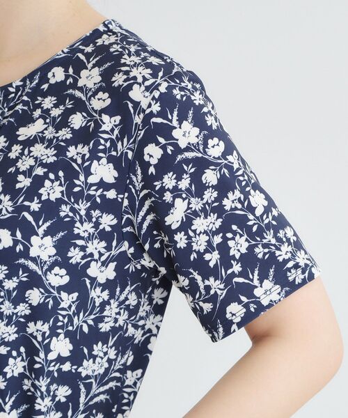 LAURA ASHLEY(ローラアシュレイ)の「【洗える/ジャージ素材/同柄アイテムあり】ライ柄ワンピース(ワンピース・レディース・ネイビー系・40/38)」の10枚目の写真