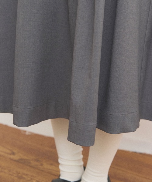 fig London(フィグロンドン)の「standard tuck skirt(スカート・レディース・チャコールグレー/グレー・FREE)」の6枚目の写真