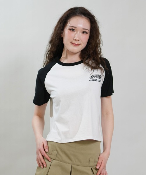 LURKING CLASS(ラーキングクラス)の「【ムラサキスポーツ限定】LURKING CLASS/ラーキングクラス 半袖 Tシャツ クロップド丈 GOOD TIMES 2 RAGLN MINI ST26STM04W(Tシャツ/カットソー・レディース・ブラック×ホワイト/ホワイト×ブラック・L/M)」の4枚目の写真