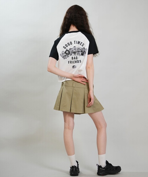 LURKING CLASS(ラーキングクラス)の「【ムラサキスポーツ限定】LURKING CLASS/ラーキングクラス 半袖 Tシャツ クロップド丈 GOOD TIMES 2 RAGLN MINI ST26STM04W(Tシャツ/カットソー・レディース・ブラック×ホワイト/ホワイト×ブラック・L/M)」の8枚目の写真