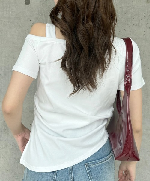 Ada.(エイダ)の「肩ベルト付き ワンショルダー Y2Kテイスト半袖カットソー(Tシャツ/カットソー・レディース・ブラック/ネイビー/ホワイト/グレー・FREE)」の8枚目の写真