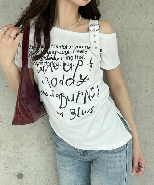 Ada.(エイダ)の「肩ベルト付き ワンショルダー Y2Kテイスト半袖カットソー(Tシャツ/カットソー・レディース・ブラック/ネイビー/ホワイト/グレー・FREE)」の11枚目の写真