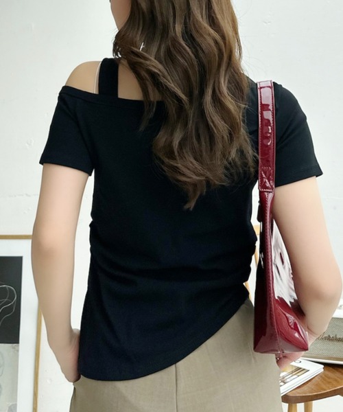 Ada.(エイダ)の「肩ベルト付き ワンショルダー Y2Kテイスト半袖カットソー(Tシャツ/カットソー・レディース・ブラック/ネイビー/ホワイト/グレー・FREE)」の14枚目の写真