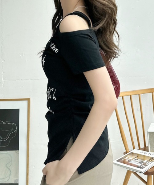 Ada.(エイダ)の「肩ベルト付き ワンショルダー Y2Kテイスト半袖カットソー(Tシャツ/カットソー・レディース・ブラック/ネイビー/ホワイト/グレー・FREE)」の15枚目の写真