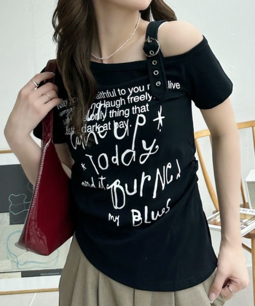 Ada.(エイダ)の「肩ベルト付き ワンショルダー Y2Kテイスト半袖カットソー(Tシャツ/カットソー・レディース・ブラック/ネイビー/ホワイト/グレー・FREE)」の18枚目の写真
