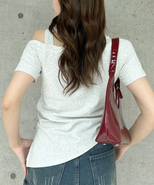 Ada.(エイダ)の「肩ベルト付き ワンショルダー Y2Kテイスト半袖カットソー(Tシャツ/カットソー・レディース・ブラック/ネイビー/ホワイト/グレー・FREE)」の21枚目の写真