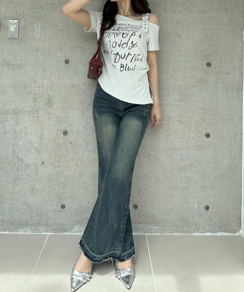 Ada.(エイダ)の「肩ベルト付き ワンショルダー Y2Kテイスト半袖カットソー(Tシャツ/カットソー・レディース・ブラック/ネイビー/ホワイト/グレー・FREE)」の20枚目の写真