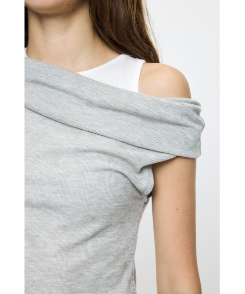 MOUSSY（マウジー）の「LAYERED OFF SHOULDER トップス（Tシャツ/カットソー・レディース・ミント/アイボリー/ブラック/杢グレー・FREE）」の5枚目の写真