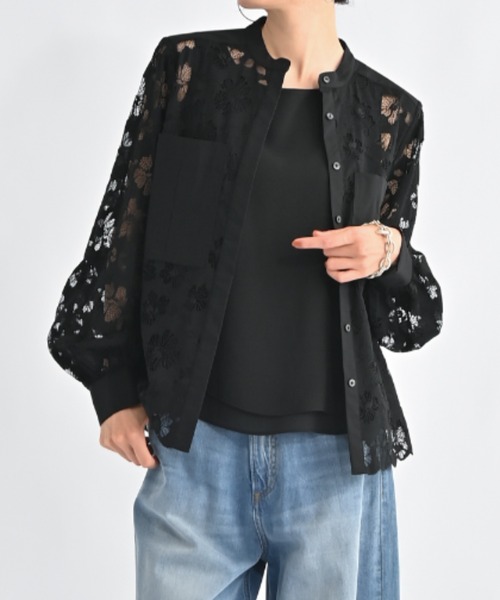 aunt lily(アントリリー)の「華やかラッセルレース スタンドネックシャツ|レースシャツ レースブラウス スタンドカラー 比翼仕立て 羽織り コットン混 きれいめ 大人カジュアル(シャツ/ブラウス・レディース・ブラック/グレー/ブルー・S/M/L/LL/3L)」の2枚目の写真