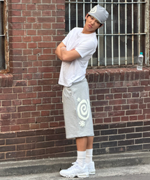 AMOU（アモウ）の「MOLLY One Tuck Bermuda Pants Gray（その他パンツ）」