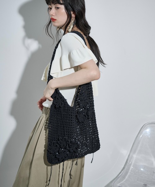 THE YOn（ザヨン）の「フラワーモチーフワンハンドルメッシュトート（トートバッグ・レディース・ベージュ/ブラック/アイボリー・FREE）」の7枚目の写真