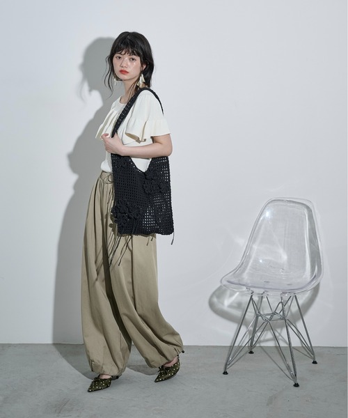 THE YOn（ザヨン）の「フラワーモチーフワンハンドルメッシュトート（トートバッグ・レディース・ベージュ/ブラック/アイボリー・FREE）」の13枚目の写真