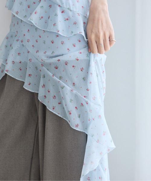 krahe(クレーエ)の「立体フラワーモチーフ シアーフリルチュニック / キャミドレス(ワンピース・レディース・ブルー/アイボリー/レッド・FREE)」の7枚目の写真
