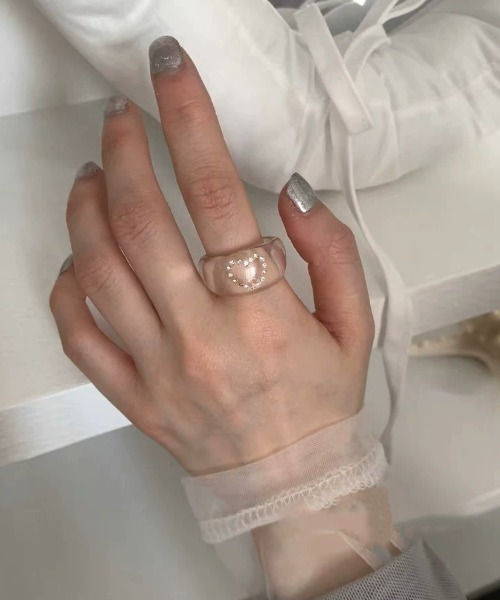 Vipoa(ヴィポア)の「Heartdesign clear ring(リング・レディース・クリア・ONE SIZE)」の1枚目の写真