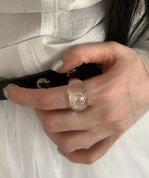 Vipoa(ヴィポア)の「Heartdesign clear ring(リング・レディース・クリア・ONE SIZE)」の2枚目の写真