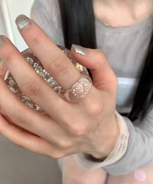 Vipoa(ヴィポア)の「Heartdesign clear ring(リング・レディース・クリア・ONE SIZE)」の5枚目の写真