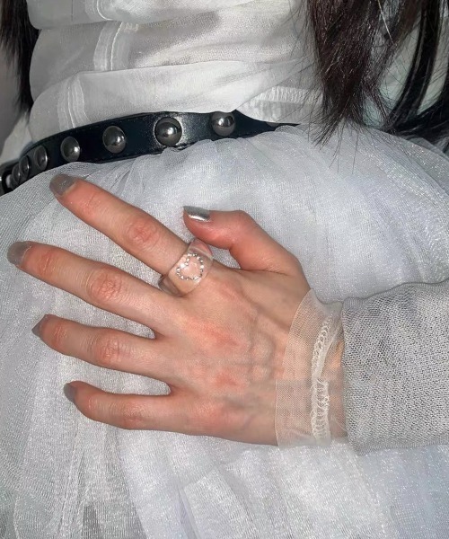 Vipoa(ヴィポア)の「Heartdesign clear ring(リング・レディース・クリア・ONE SIZE)」の7枚目の写真