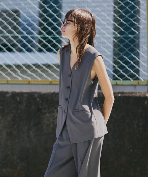 uncrave(アンクレイヴ)の「クールタッチツイル ジレ(ベスト・レディース・グレー系/ベージュ系/ブラック系・2/1)」の2枚目の写真