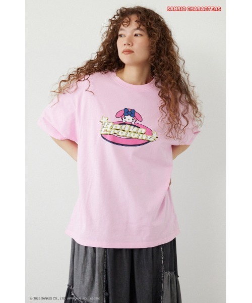 RODEO CROWNS WIDE BOWL(ロデオクラウンズワイドボウル)の「(サンリオキャラクターズ) Y2KロゴTシャツ(Tシャツ/カットソー・メンズ・オフホワイト/ブルー/ブラック/ライトピンク・MEDIUM/LARGE)」の4枚目の写真