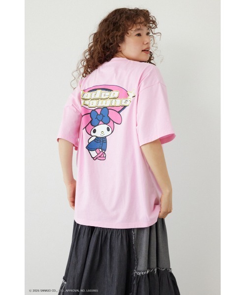 RODEO CROWNS WIDE BOWL(ロデオクラウンズワイドボウル)の「(サンリオキャラクターズ) Y2KロゴTシャツ(Tシャツ/カットソー・メンズ・オフホワイト/ブルー/ブラック/ライトピンク・MEDIUM/LARGE)」の7枚目の写真