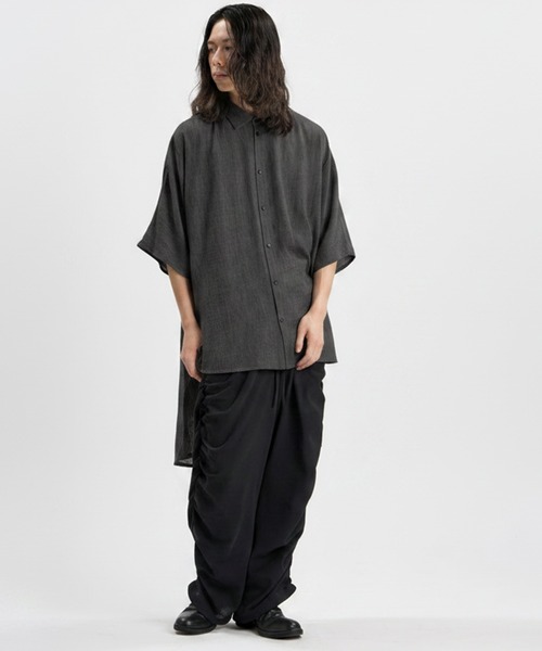 NO ID.(ノーアイディ)の「【NO ID.】Irregular Hemline Shirt / イレギュラー ヘムライン シャツ(シャツ/ブラウス・メンズ・ホワイト/グレー/ブラック・ONE SIZE)」の15枚目の写真