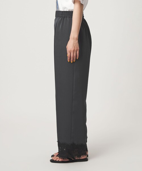 green label relaxing(グリーンレーベルリラクシング)の「【WEB限定】<at ease>スソ レース パンツ(その他パンツ・レディース・ダークグレー/ブラック・FREE)」の9枚目の写真