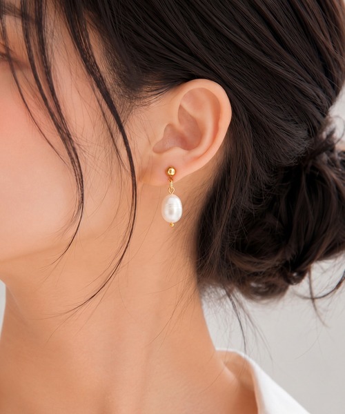BROTHERHOOD(ブラザーフッド)の「【earyear】Drop Freshwater Pearl Pierce(ピアス(両耳用)・レディース・ゴールド・FREE)」の1枚目の写真