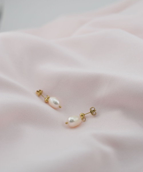 BROTHERHOOD(ブラザーフッド)の「【earyear】Drop Freshwater Pearl Pierce(ピアス(両耳用)・レディース・ゴールド・FREE)」の3枚目の写真
