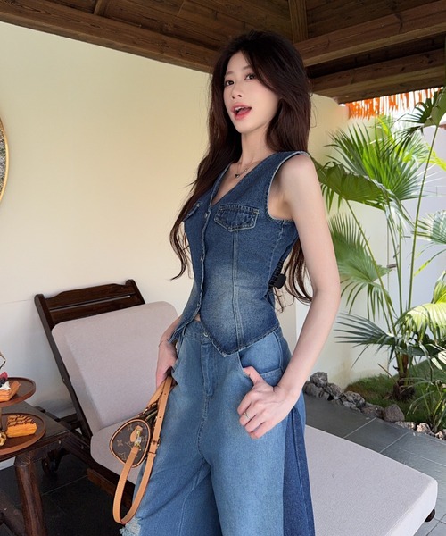 FAVORITO(ファヴォリート)の「デニムベストパンツセットアップ(セットアップ・レディース・ブルー・S/M/L/XL)」の3枚目の写真