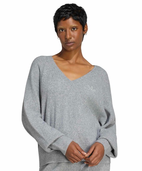 adidas(アディダス)の「adidas ESSENTIALS KNIT SWEATSHIRT / アディダス エッセンシャルズ ニット スウェットシャツ(ニット/セーター・レディース・グレー・S/M/L)」の3枚目の写真