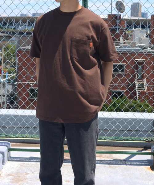 UNIVERSAL OVERALL(ユニバーサルオーバーオール)の「UNIVERSAL OVERALL / POCKET S/S TEE / 半袖ポケットTシャツ(Tシャツ/カットソー・メンズ・ブラック/ブラウン/サックスブルー/ホワイト・S/L/XL/M)」の4枚目の写真