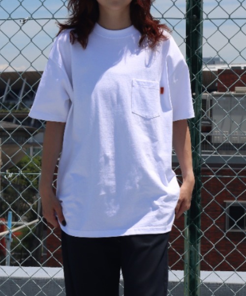 UNIVERSAL OVERALL(ユニバーサルオーバーオール)の「UNIVERSAL OVERALL / POCKET S/S TEE / 半袖ポケットTシャツ(Tシャツ/カットソー・メンズ・ブラック/ブラウン/サックスブルー/ホワイト・S/L/XL/M)」の2枚目の写真